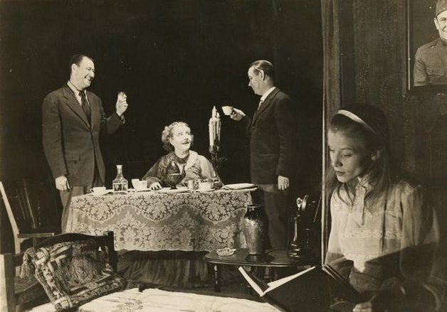 美 극작가 테네시 윌리엄스의 '유리 동물원' 초연 [김정한의 역사&오늘]