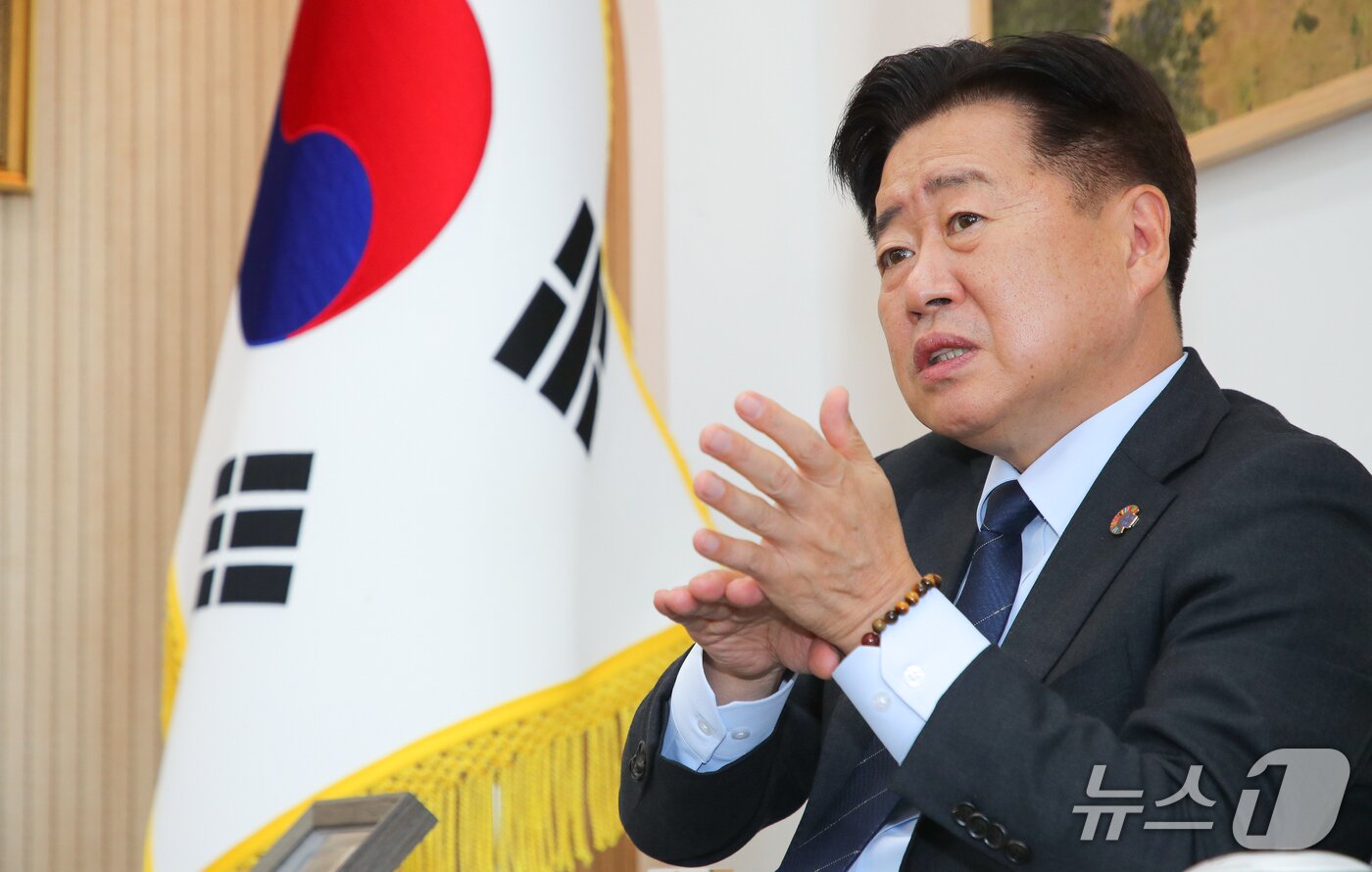 본문 이미지 - 인터뷰하는 오영훈 지사/뉴스1