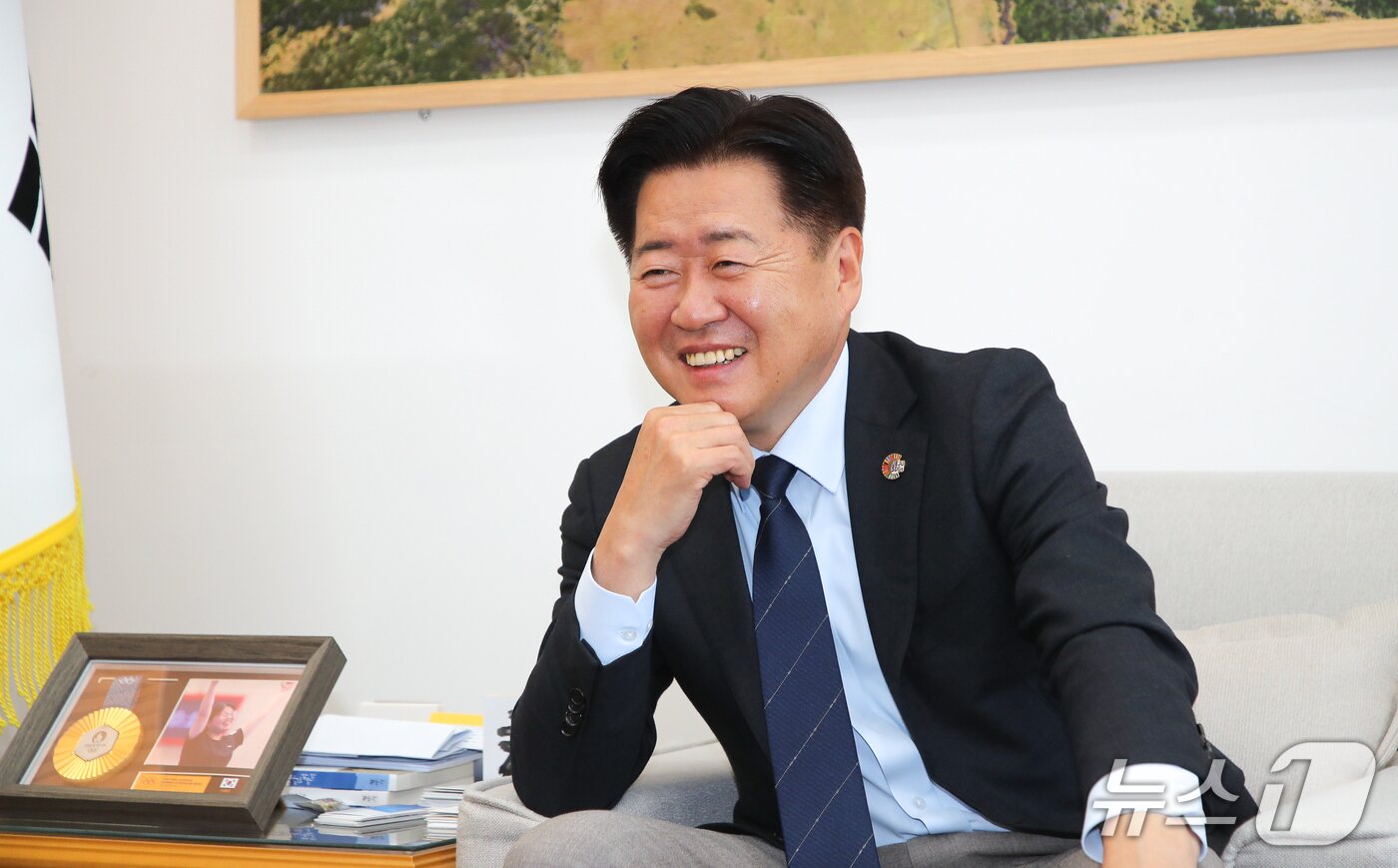 본문 이미지 - 인터뷰하는 오영훈 지사/뉴스1