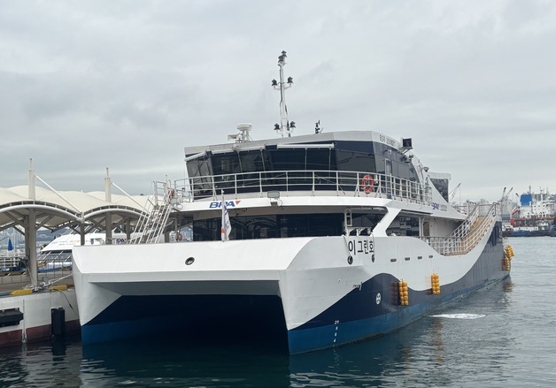 소음·공해 없이 북항 '한눈에'…전기추진선 'e-그린'호 직접 타보니