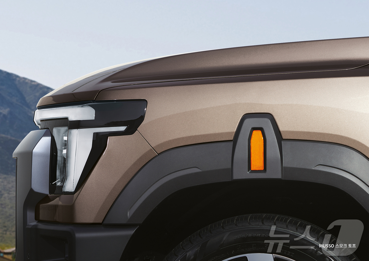 (서울=뉴스1) = KG 모빌리티가 프로젝트명 ‘Q300’으로 개발해 온 차세대 픽업의 공식 차명을 ‘무쏘(MUSSO)’로 확정하고 외관 이미지를 26일 공개했다. 사진은 KGM …