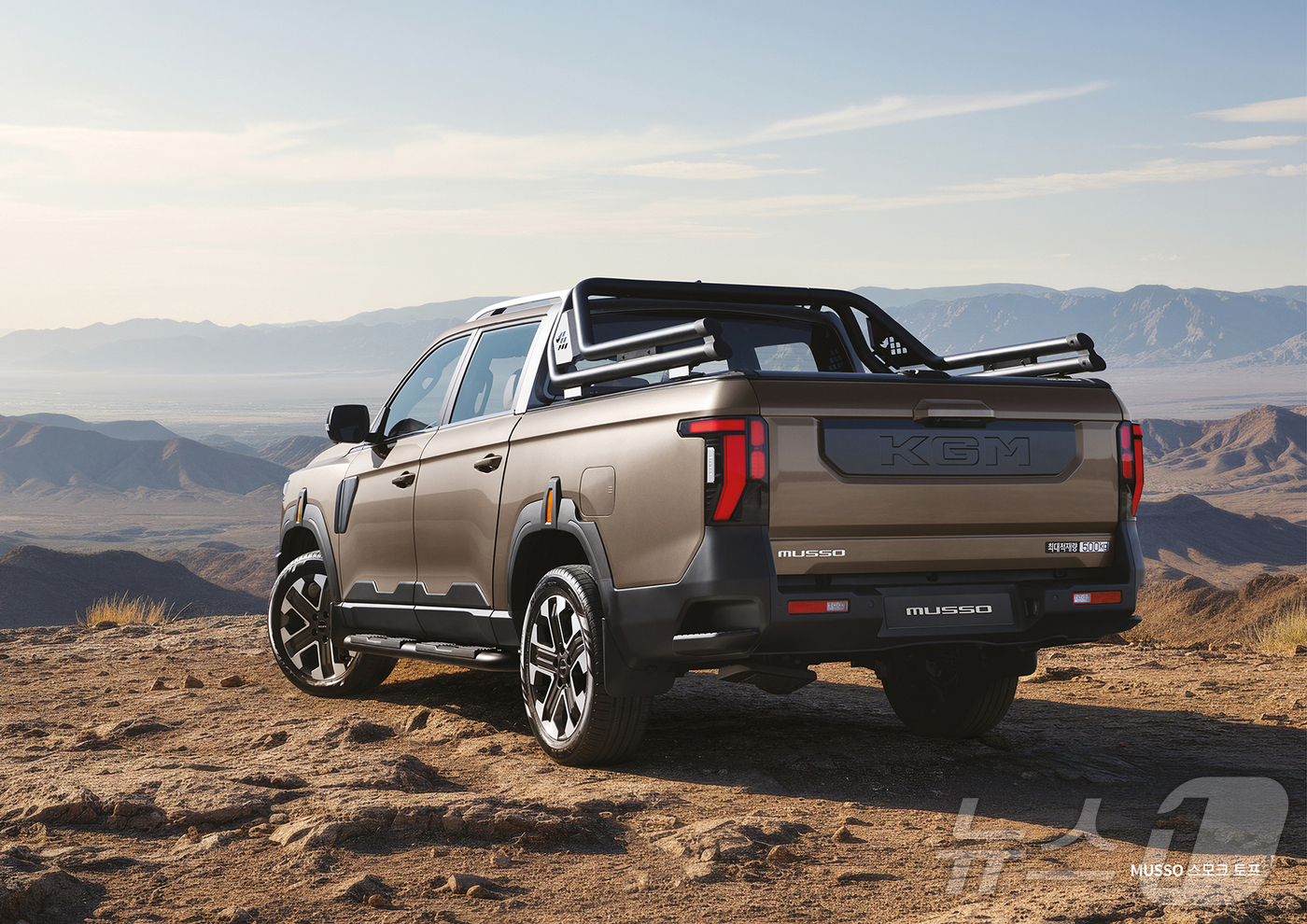 (서울=뉴스1) = KG 모빌리티가 프로젝트명 ‘Q300’으로 개발해 온 차세대 픽업의 공식 차명을 ‘무쏘(MUSSO)’로 확정하고 외관 이미지를 26일 공개했다. 사진은 KGM …
