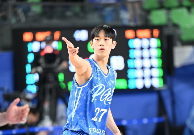 데뷔 첫 해부터 미친 존재감…프로농구 신인왕 경쟁 뜨겁다