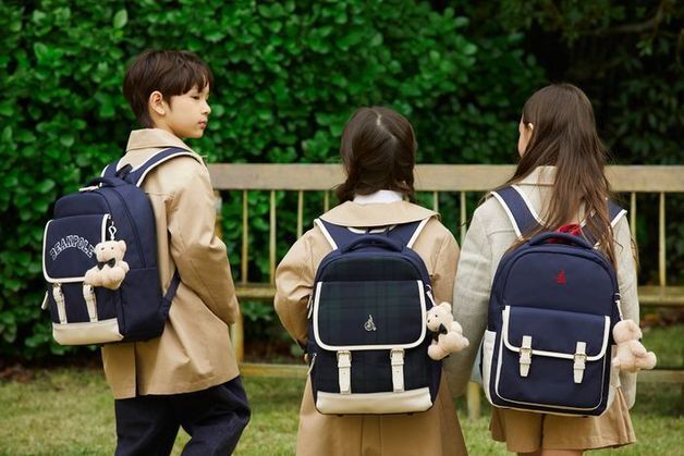 '백꾸'에 키링까지…패션업계, 신학기 책가방 출시 봇물