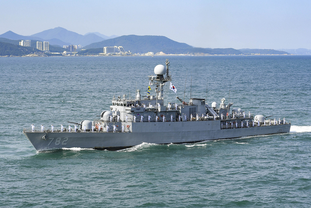 北 반잠수정 격침 전과 '광명함', 36년 해양 수호 마치고 전역