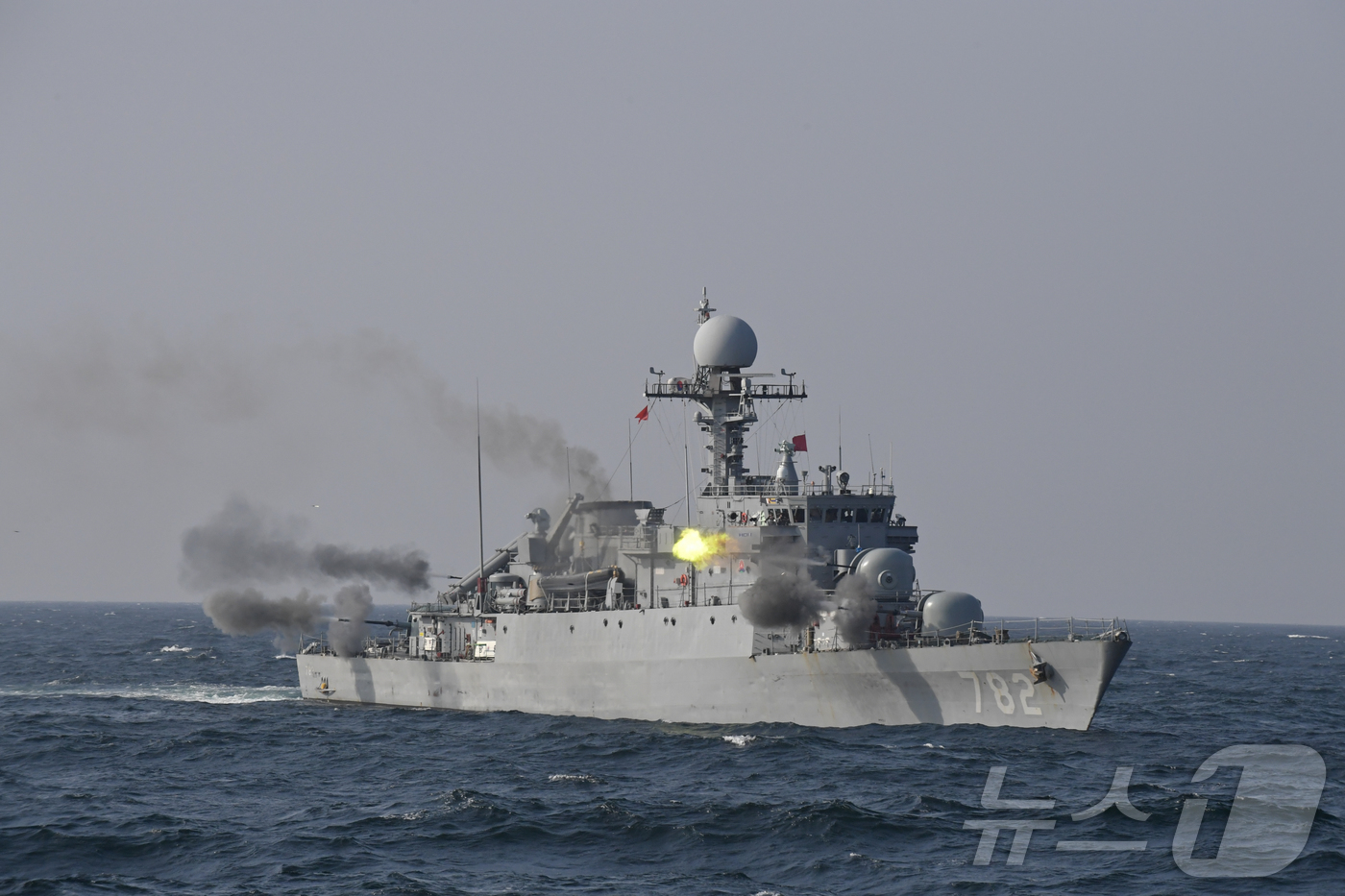 (서울=뉴스1) = 해군은 26일 진해 군항에서 국산 초계함 광명함(PCC, 1,000톤급)의 전역식을 개최한다고 밝혔다. 포항급 22번째 초계함인 광명함은 지난 36년간 대한민국 …