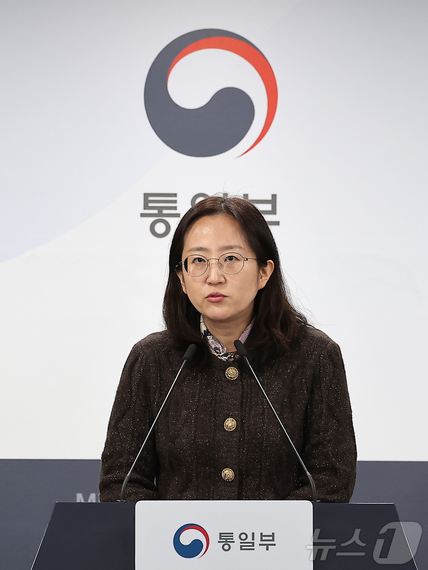 (서울=뉴스1) 김성진 기자 = 장윤정 통일부 부대변인이 26일 서울 종로구 정부서울청사에서 정례 브리핑을 하고 있다. 2025.12.26/뉴스1