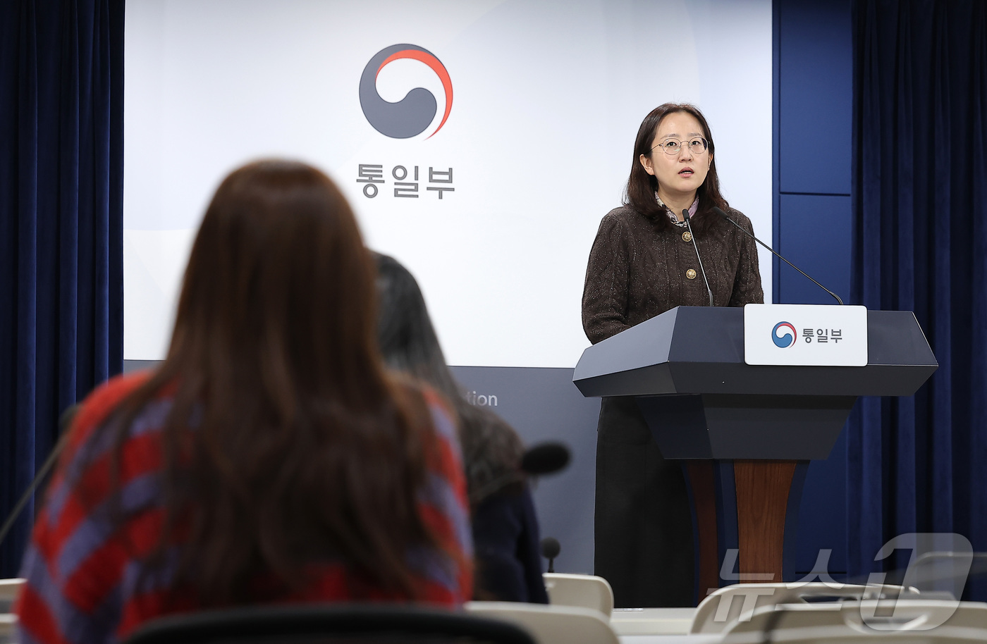 (서울=뉴스1) 김성진 기자 = 장윤정 통일부 부대변인이 26일 서울 종로구 정부서울청사에서 정례 브리핑을 하고 있다. 2025.12.26/뉴스1