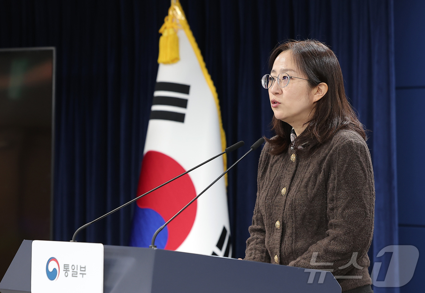 (서울=뉴스1) 김성진 기자 = 장윤정 통일부 부대변인이 26일 서울 종로구 정부서울청사에서 정례 브리핑을 하고 있다. 2025.12.26/뉴스1