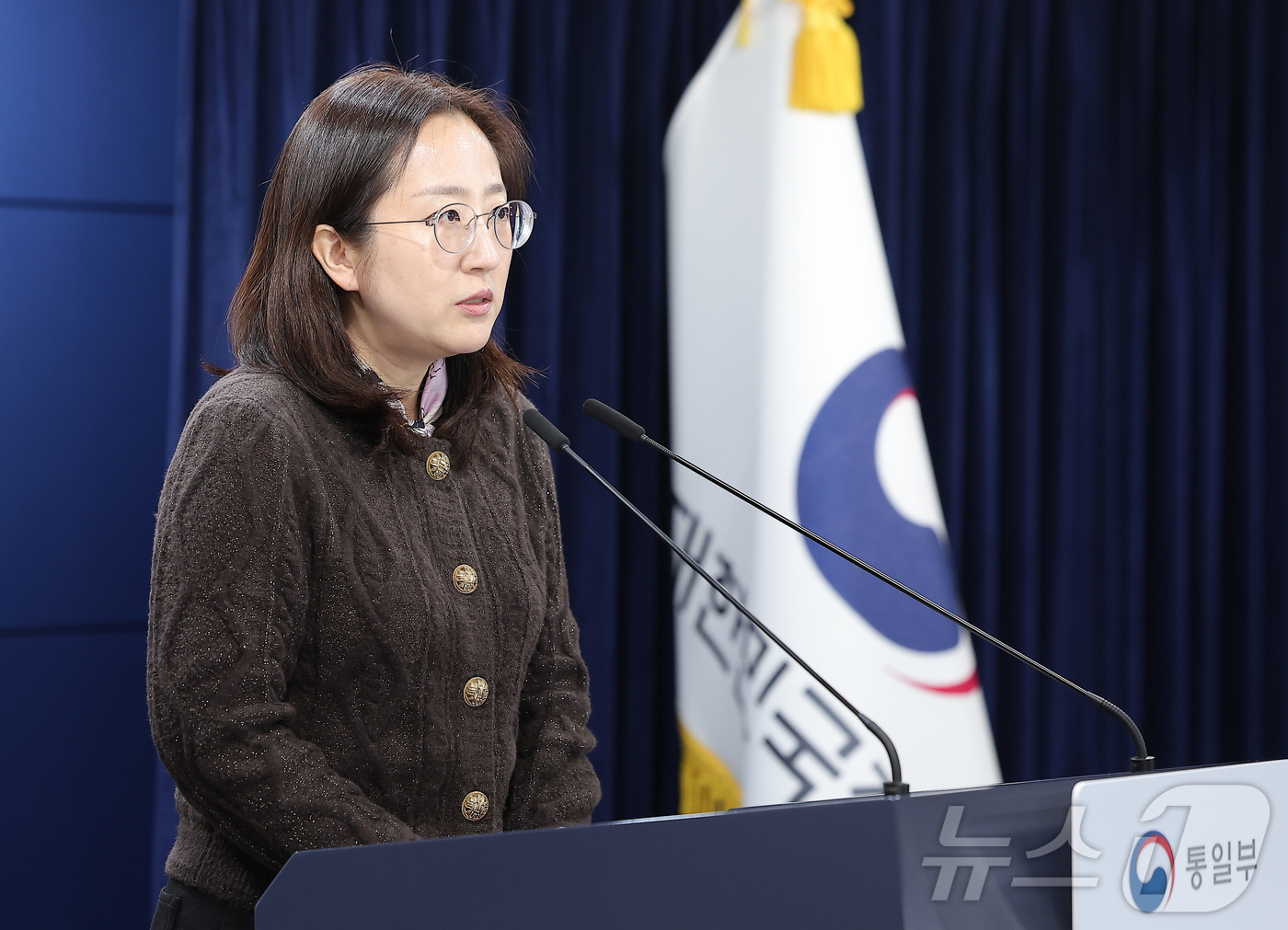 (서울=뉴스1) 김성진 기자 = 장윤정 통일부 부대변인이 26일 서울 종로구 정부서울청사에서 정례 브리핑을 하고 있다. 2025.12.26/뉴스1