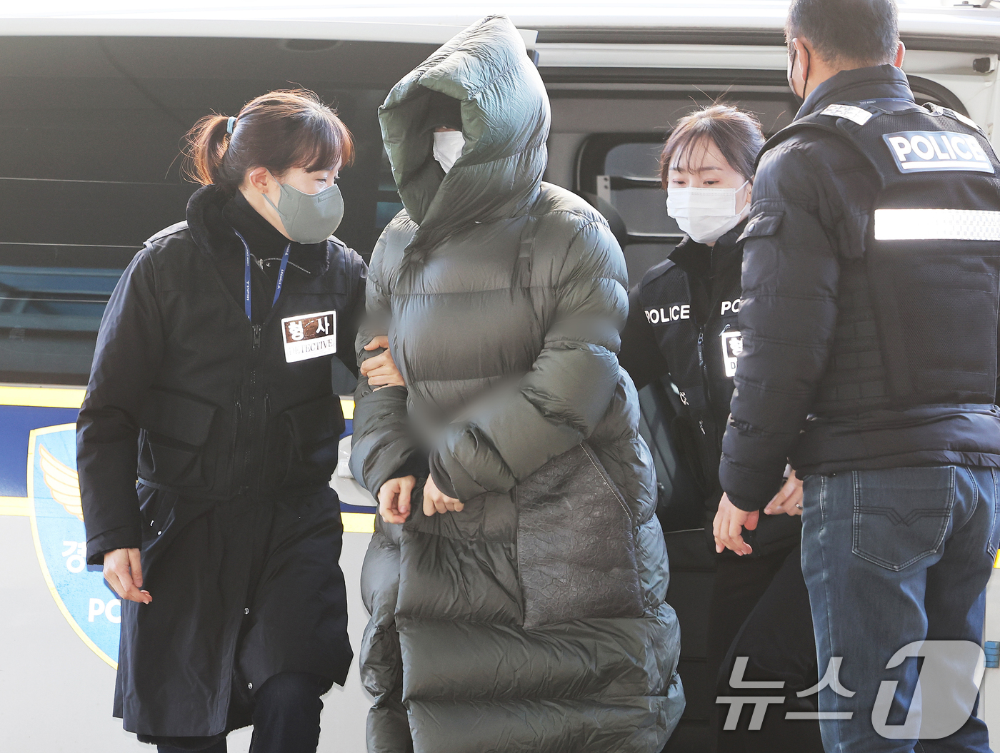 (안양=뉴스1) 김영운 기자 = 마약 혐의로 경찰 수사 대상에 오른 상황에서 해외로 도피했다가 체포된 남양유업 창업주의 외손녀 황하나 씨가 26일 경기 안양시 동안구 수원지방법원 …