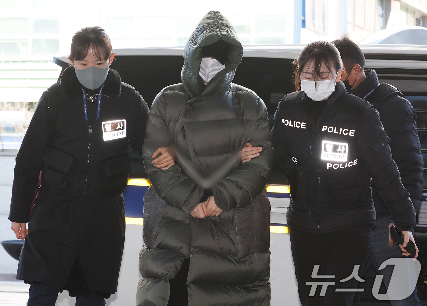 (안양=뉴스1) 김영운 기자 = 마약 혐의로 경찰 수사 대상에 오른 상황에서 해외로 도피했다가 체포된 남양유업 창업주의 외손녀 황하나 씨가 26일 경기 안양시 동안구 수원지방법원 …