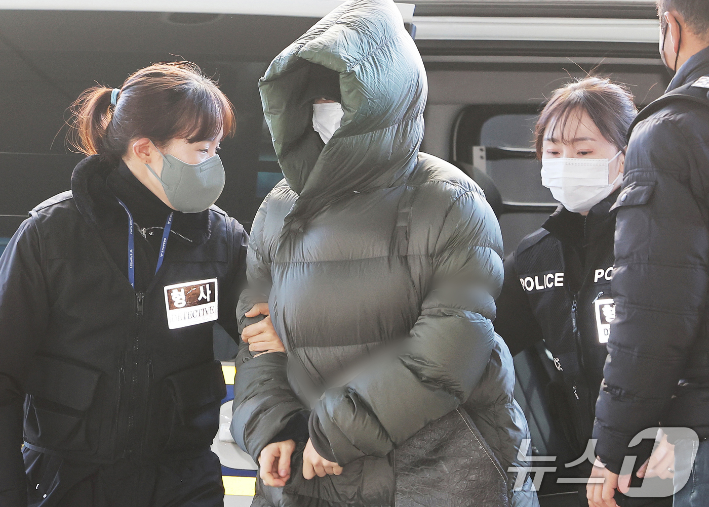 (안양=뉴스1) 김영운 기자 = 마약 혐의로 경찰 수사 대상에 오른 상황에서 해외로 도피했다가 체포된 남양유업 창업주의 외손녀 황하나 씨가 26일 경기 안양시 동안구 수원지방법원 …