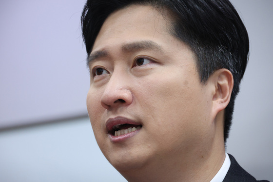 "윤어게인!" 문자 폭탄 받는 국힘 청년최고위원…"그럴 땐 윤스톱! 답장해요"