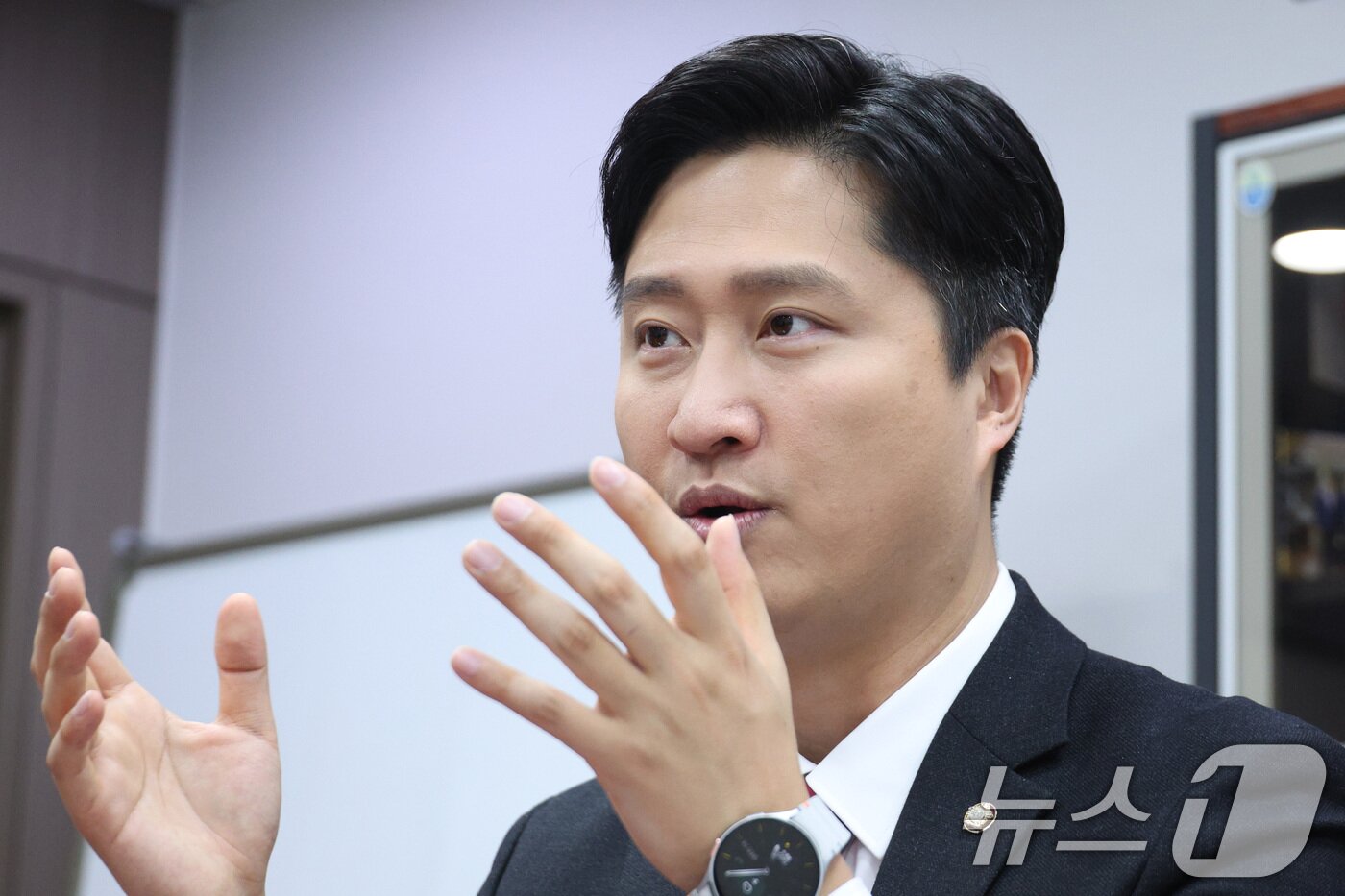 본문 이미지 - 우재준 국민의힘 청년최고위원이 24일 서울 여의도 국회 의원회관에서 뉴스1과 인터뷰를 하고 있다. ⓒ News1 신웅수 기자