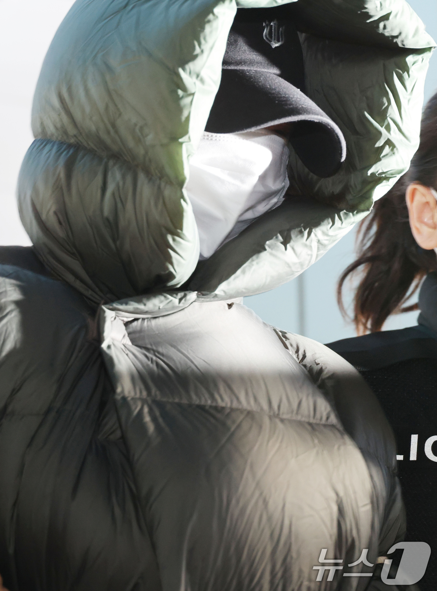 (안양=뉴스1) 김영운 기자 = 마약 혐의로 경찰 수사 대상에 오른 상황에서 해외로 도피했다가 체포된 남양유업 창업주의 외손녀 황하나 씨가 26일 경기 안양시 동안구 수원지방법원 …