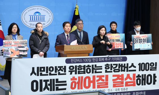 김영배 '한강버스, 안전 위해 멈춰라'