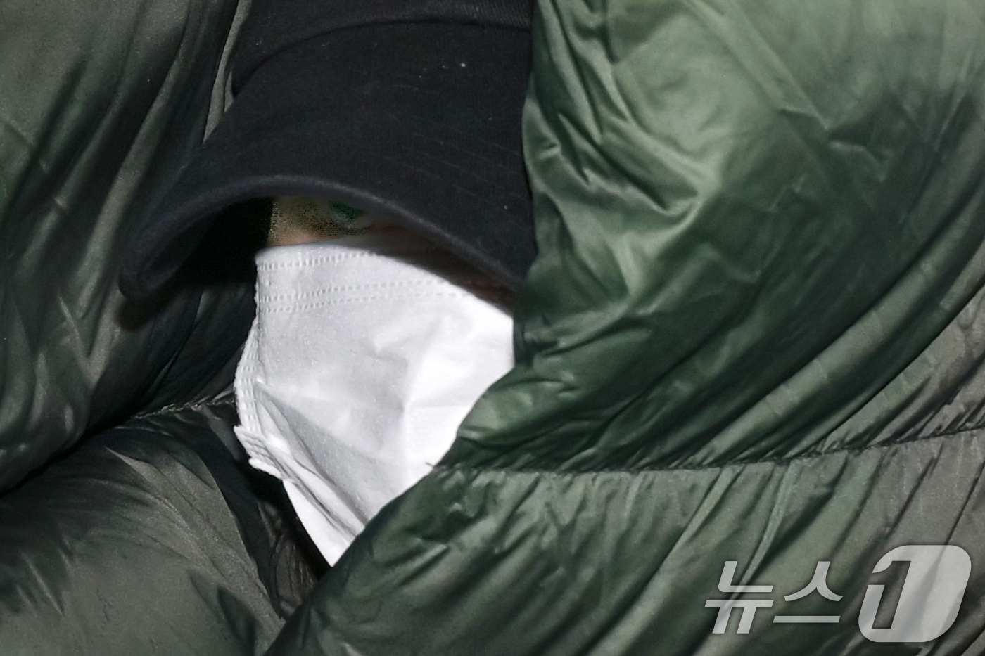 (안양=뉴스1) 김영운 기자 = 마약 혐의로 경찰 수사 대상에 오른 상황에서 해외로 도피했다가 체포된 남양유업 창업주의 외손녀 황하나 씨가 26일 경기 안양시 동안구 수원지방법원 …