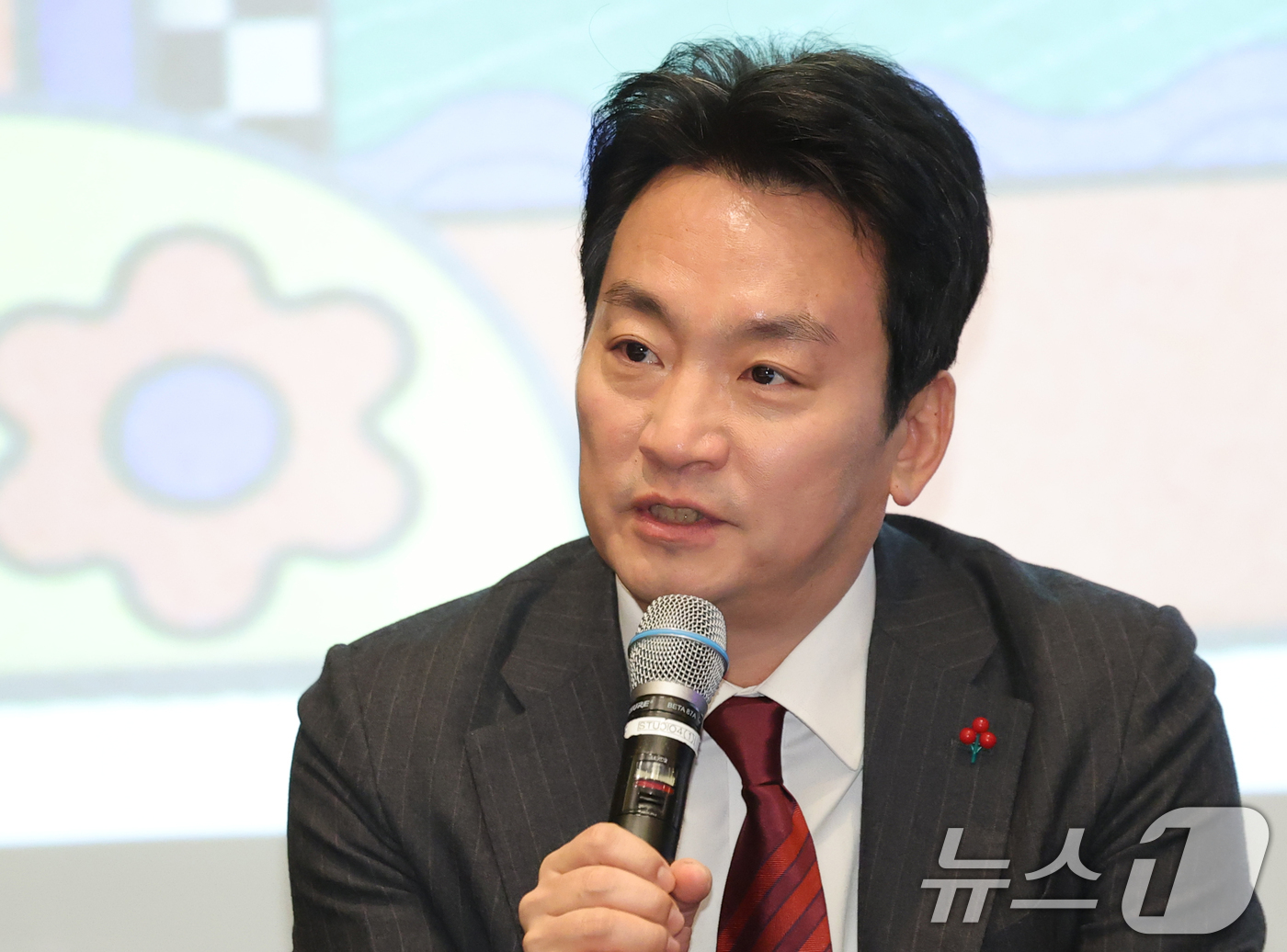 (서울=뉴스1) 권현진 기자 = 박장범 KBS  사장이 26일 서울 영등포구 콘래드호텔에서 열린 ‘KBS교향악단 창단 70주년& KBS교향악단 10대 음악감독 선임) 기자회견에 참 …