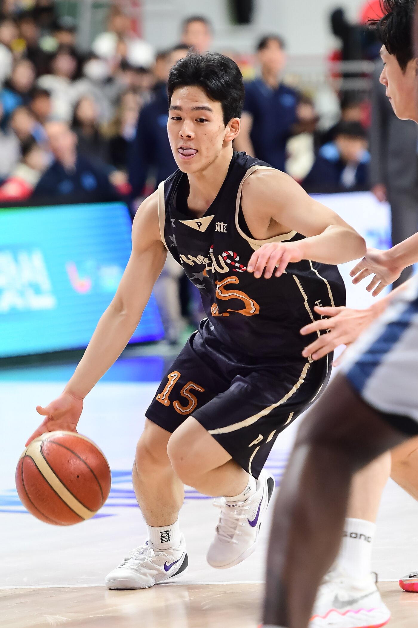 본문 이미지 - 현대모비스 김건하가 드리블하고 있다.(KBL 제공)