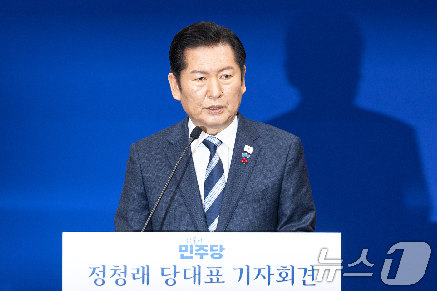 (서울=뉴스1) 이승배 기자 = 정청래 더불어민주당 대표가 26일 서울 여의도 국회에서 취임 후 열린 첫 공식 기자회견에서 발언하고 있다. 2025.12.26/뉴스1