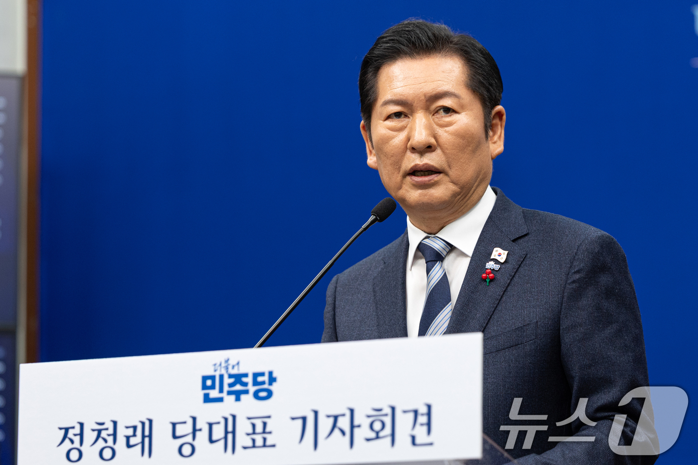 (서울=뉴스1) 이승배 기자 = 정청래 더불어민주당 대표가 26일 서울 여의도 국회에서 취임 후 열린 첫 공식 기자회견에서 발언하고 있다. 2025.12.26/뉴스1