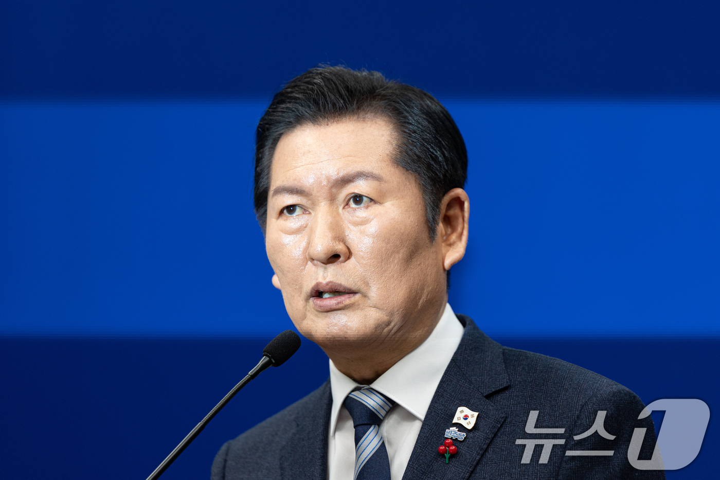 (서울=뉴스1) 이승배 기자 = 정청래 더불어민주당 대표가 26일 서울 여의도 국회에서 취임 후 열린 첫 공식 기자회견에서 발언하고 있다. 2025.12.26/뉴스1