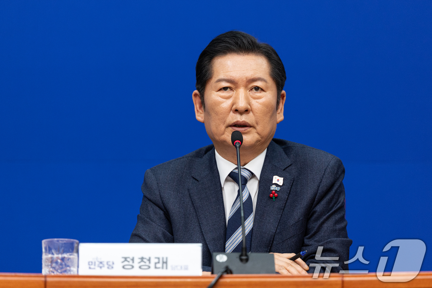 (서울=뉴스1) 이승배 기자 = 정청래 더불어민주당 대표가 26일 서울 여의도 국회에서 취임 후 열린 첫 공식 기자회견에서 발언하고 있다. 2025.12.26/뉴스1