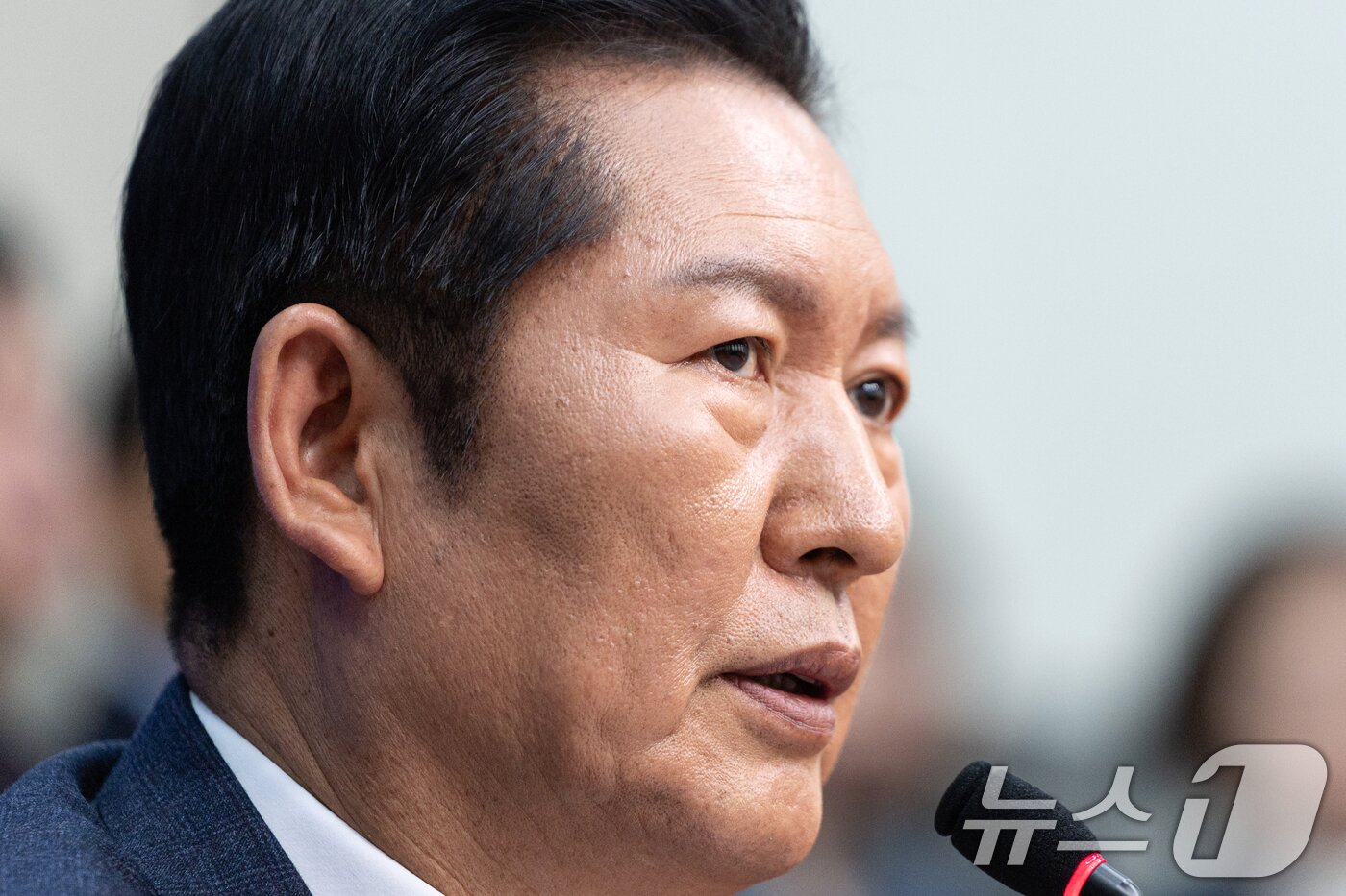 본문 이미지 - 정청래 더불어민주당 대표가 26일 서울 여의도 국회에서 취임 후 열린 첫 공식 기자회견에서 발언하고 있다. 2025.12.26/뉴스1 ⓒ News1 이승배 기자