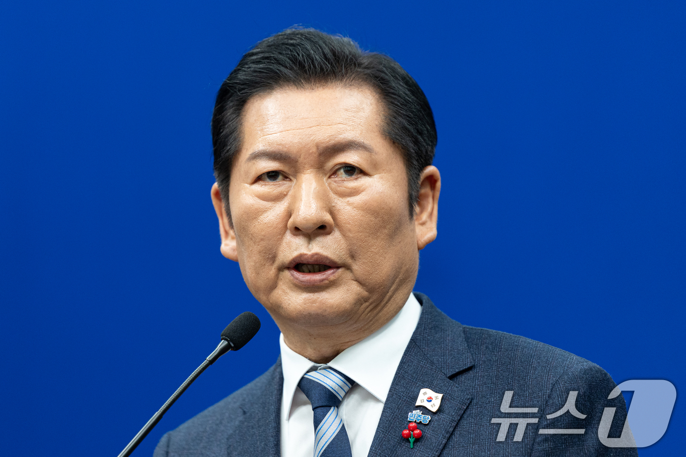 (서울=뉴스1) 이승배 기자 = 정청래 더불어민주당 대표가 26일 서울 여의도 국회에서 취임 후 열린 첫 공식 기자회견에서 발언하고 있다. 2025.12.26/뉴스1