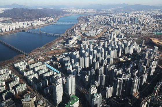 7%대 넘보는 주담대 금리…대출 받아 집 장만 더 어려워진다