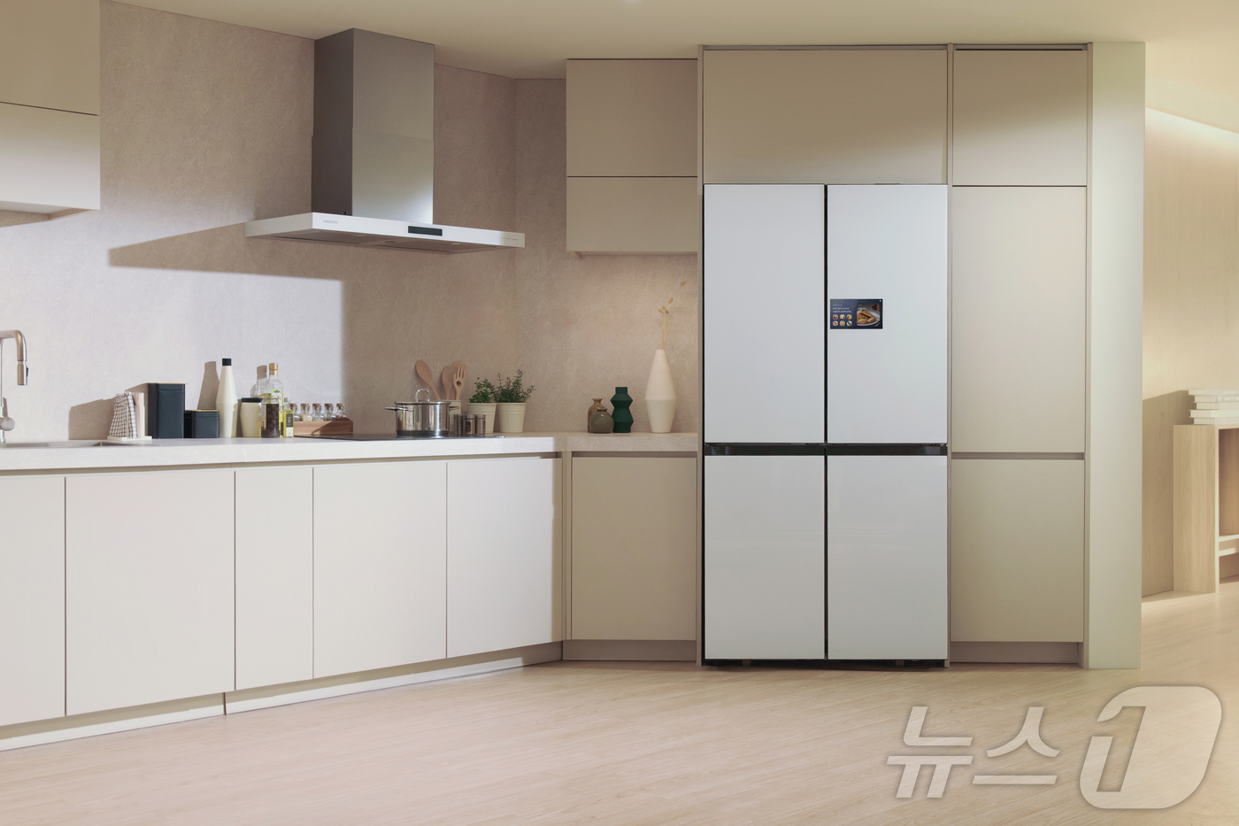 (서울=뉴스1) = 삼성전자가 내년 1월 미국 라스베이거스에서 열리는 세계 최대 전자 전시회 'CES 2026'에서 기존 전시의 틀을 과감히 깨고 전시 패러다임 전환에 나선다고 2 …