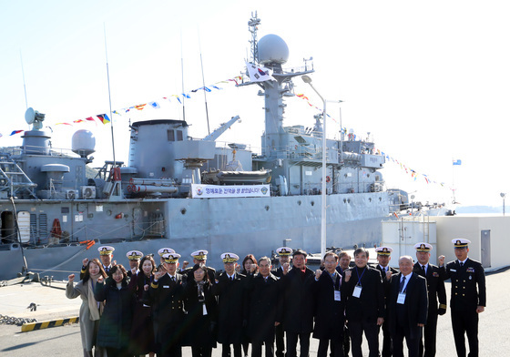 北 반잠수정 격침 전과 '광명함', 36년 해양 수호 마치고 전역