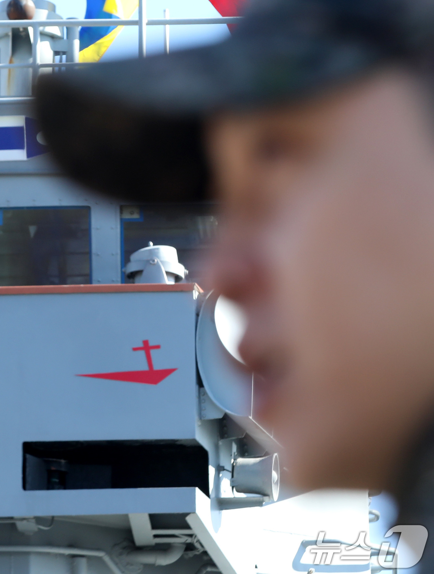 (창원=뉴스1) 윤일지 기자 = 26일 경남 창원 진해구 진해 군항에서 국산 초계함 광명함(PCC·1000톤급) 전역식이 열린 가운데 광명함에 북한 반잠수정을 격침시켰음을 증명하는 …