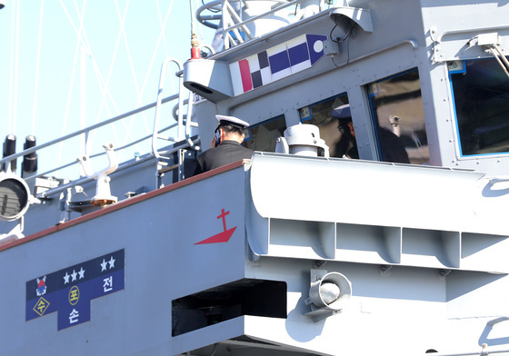 '北 반잠수정 격침'…광명함에 새겨진 킬마크