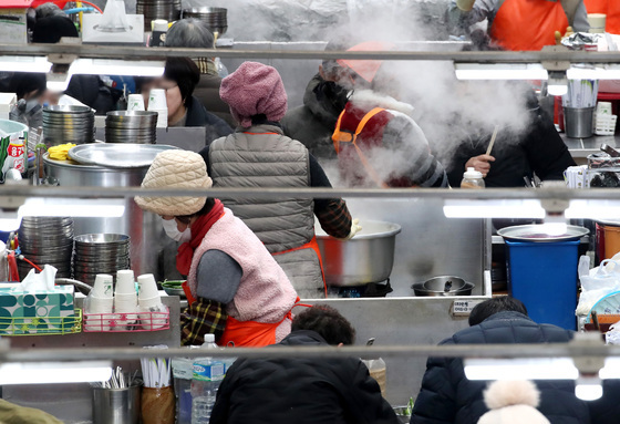 한파 녹이는 칼국수