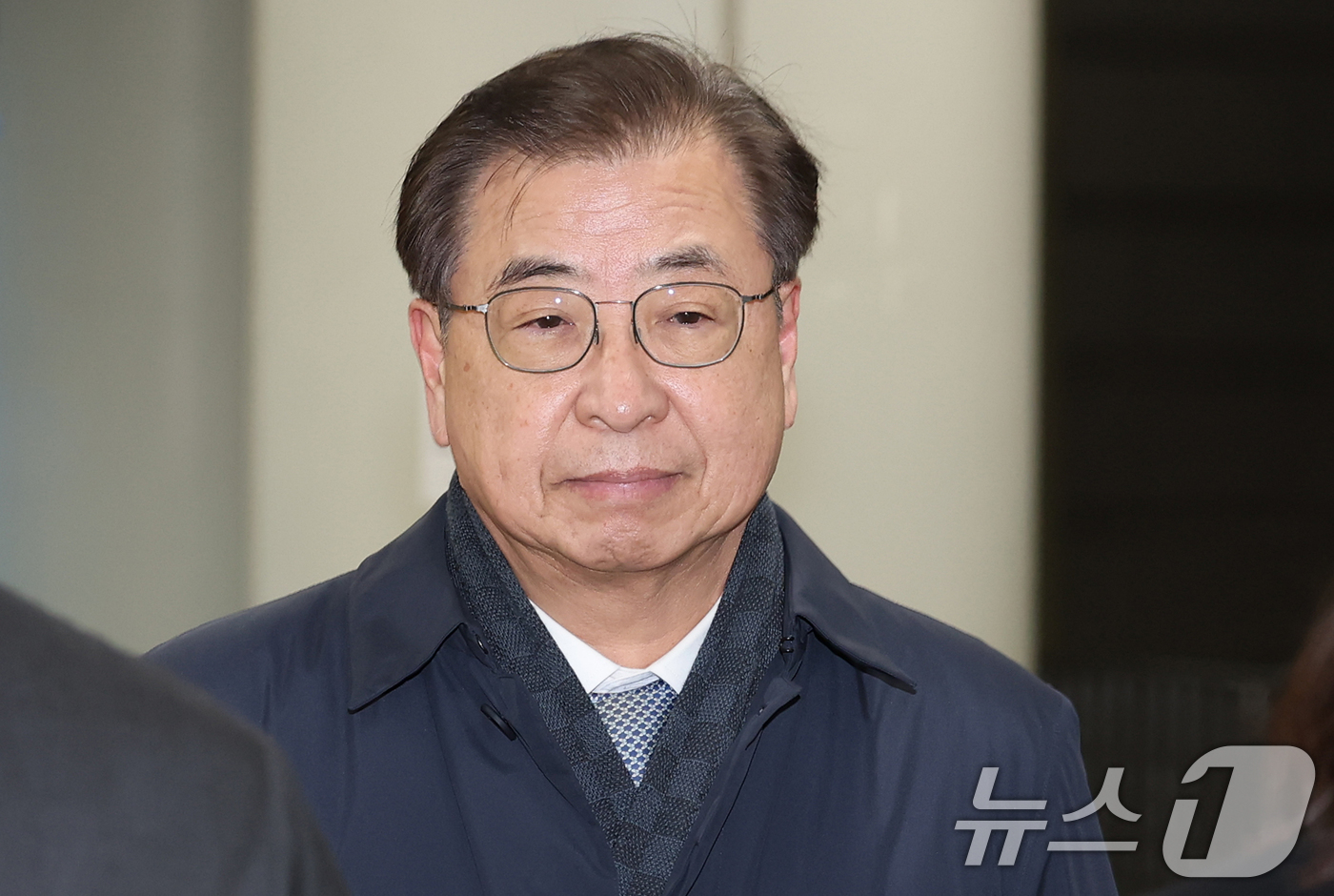 (서울=뉴스1) 오대일 기자 = '서해 공무원 피격 사건' 은폐 시도 및 '월북 몰이' 혐의로 기소된 서훈 전 국가안보실장이 26일 오후 서울 서초구 서울중앙지방법원에서 열린 '서 …