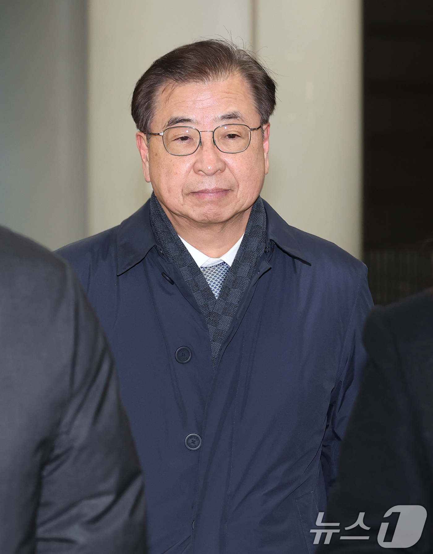 (서울=뉴스1) 오대일 기자 = '서해 공무원 피격 사건' 은폐 시도 및 '월북 몰이' 혐의로 기소된 서훈 전 국가안보실장이 26일 오후 서울 서초구 서울중앙지방법원에서 열린 '서 …