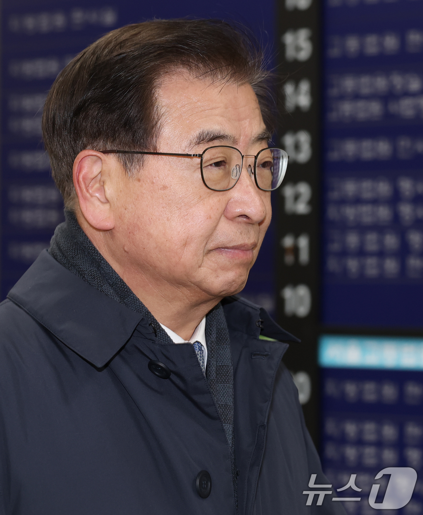 (서울=뉴스1) 오대일 기자 = '서해 공무원 피격 사건' 은폐 시도 및 '월북 몰이' 혐의로 기소된 서훈 전 국가안보실장이 26일 오후 서울 서초구 서울중앙지방법원에서 열린 '서 …