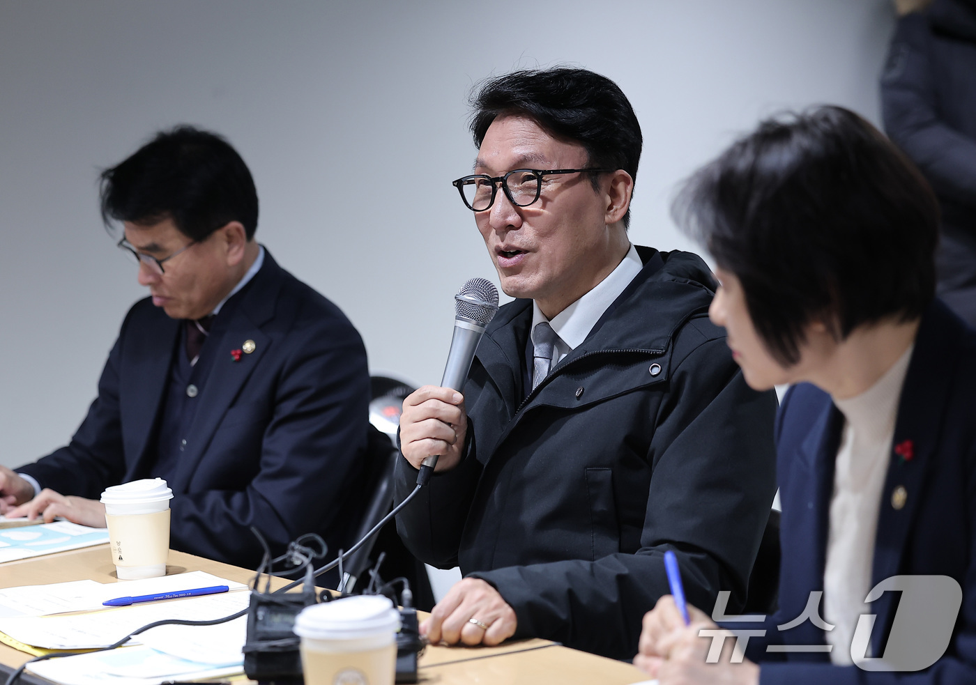 (서울=뉴스1) 김성진 기자 = 김민석 국무총리가 26일 서울 종로구 창신동 쪽방상담소를 방문해 시설을 둘러본 후 발언하고 있다. 2025.12.26/뉴스1