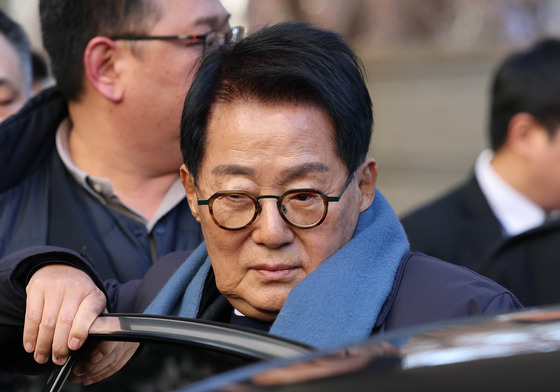 무죄 선고 후 떠나는 박지원 전 국정원장