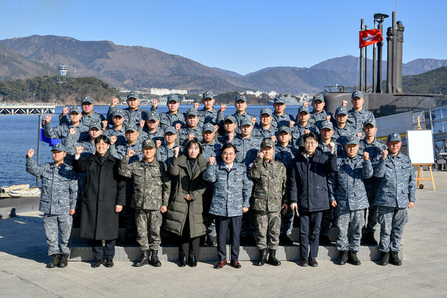안규백, '대한민국 최초 잠수함' 앞에서 핵잠 전력화 강조