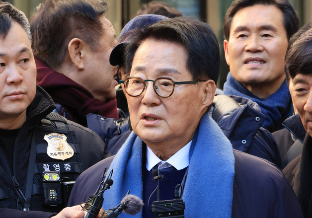 발언하는 박지원 전 국정원장