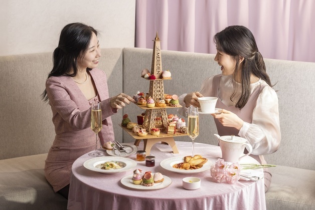 "딸기 뷔페 부담스럽다면"…올겨울 호텔가 '애프터눈 티' 승부수