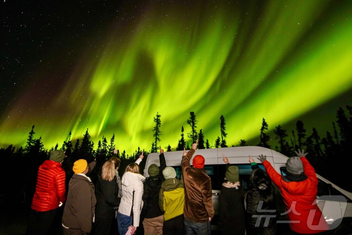 본문 이미지 - 옐로나이프 오로라(노스웨스트준주관광청 제공)
