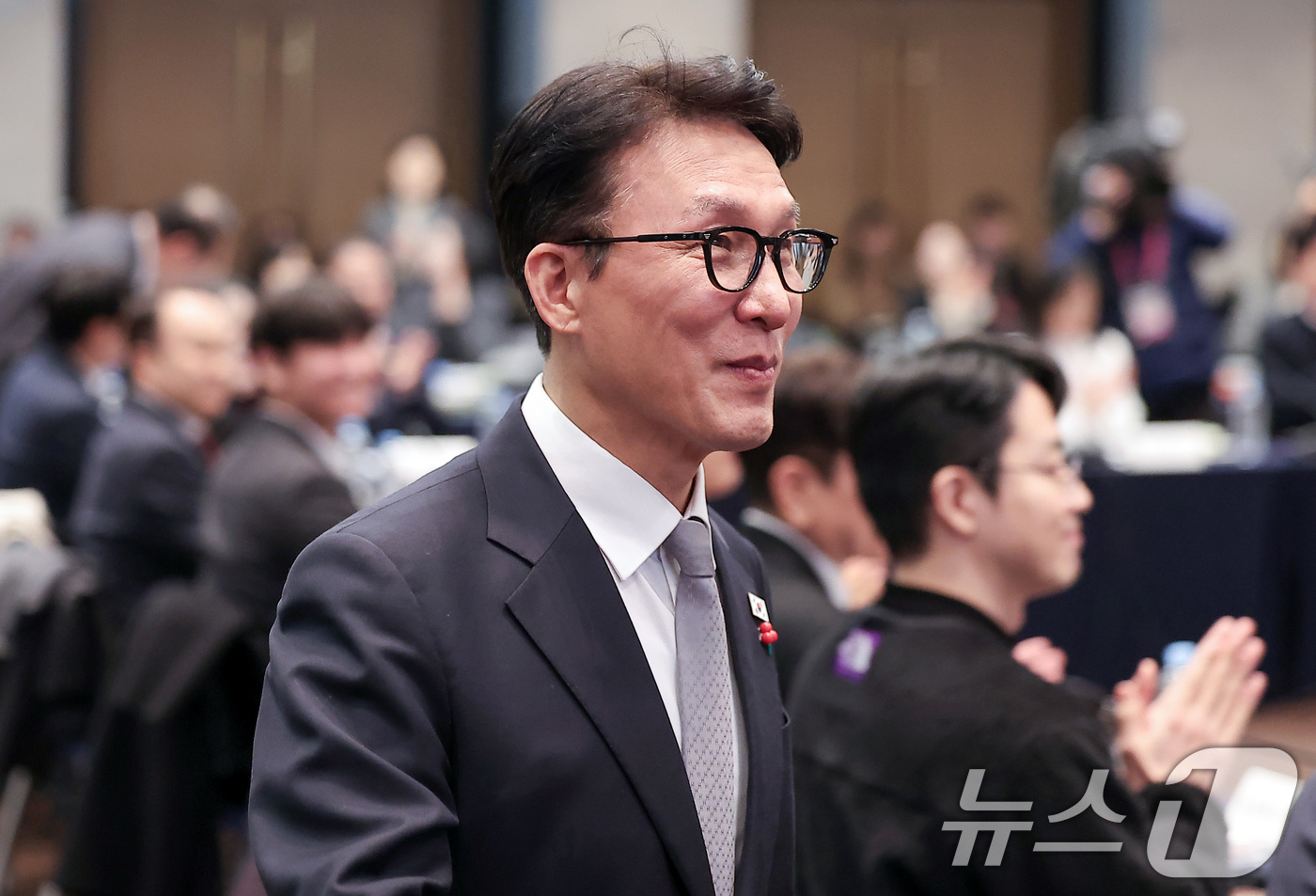 (서울=뉴스1) 김성진 기자 = 김민석 국무총리가 26일 서울 마포구 중소기업DMC타워에서 열린 제17차 청년정책조정위원회 회의에 참석하고 있다. 2025.12.26/뉴스1