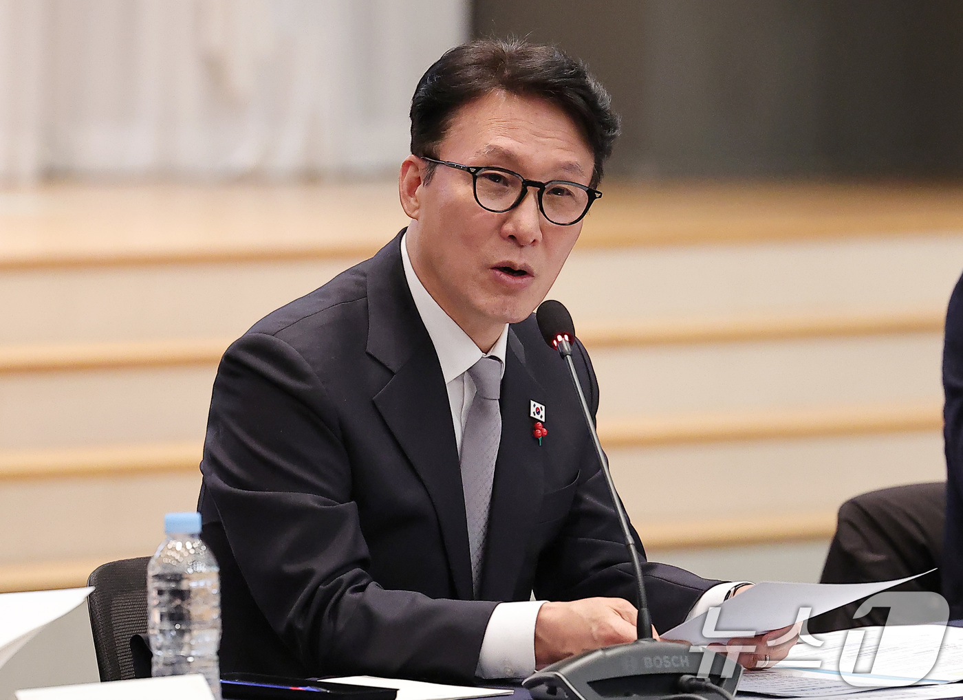 (서울=뉴스1) 김성진 기자 = 김민석 국무총리가 26일 서울 마포구 중소기업DMC타워에서 열린 제17차 청년정책조정위원회 회의에서 모두발언을 하고 있다. 2025.12.26/뉴스 …