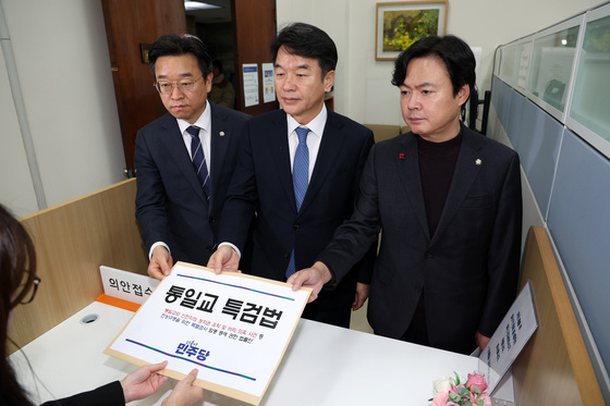 '통일교 특검' 신경전…與 "신천지도 수사" 野 "물타기 뜬금포"(종합)