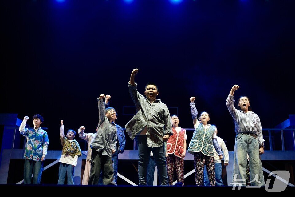 본문 이미지 -  고성초 뮤지컬 팀의 창작 뮤지컬 '다시, 봄' 장면.(전남도교육청 제공, 재판매 및 DB 금지)/뉴스1