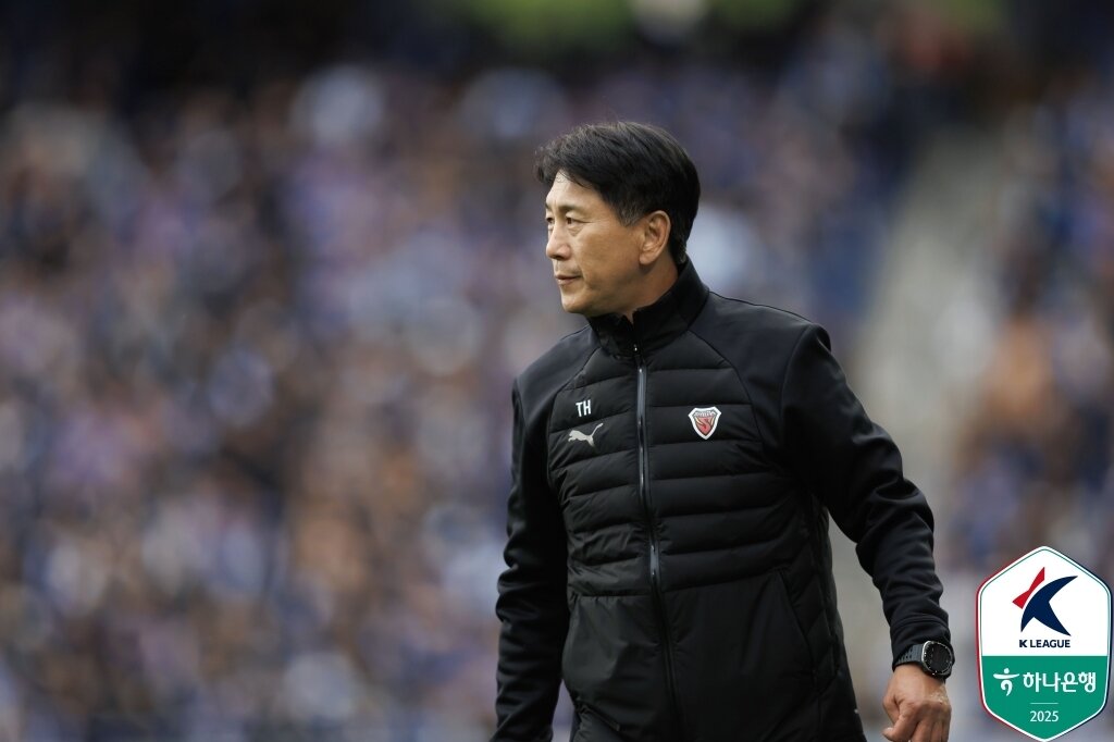 본문 이미지 - 외유내강 박태하 감독과 함께 두 시즌 농사를 잘 지은 포항스틸러스는 따뜻하고 여유로운 연말을 보내고 있다. (한국프로축구연맹 제공)